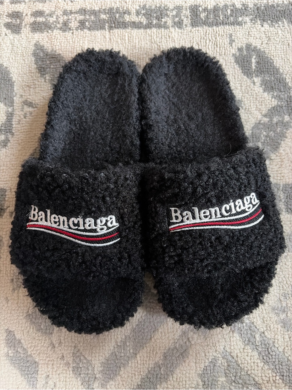 Men’s black fuzzy slides sandals